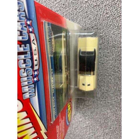 Johnny Lightning 1966 Buick Skylark GS Muscle Cars USA Diecast 1 64 New Casting - Picture 5 of 5